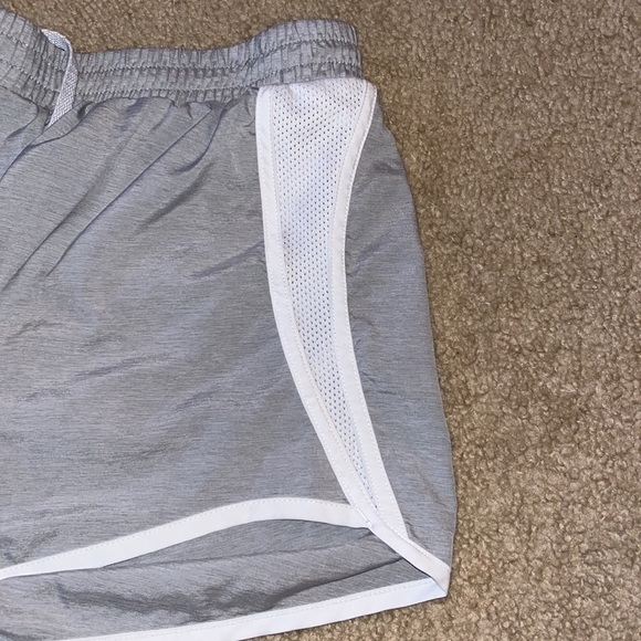 Under Armor Shorts - Picture 2 of 3